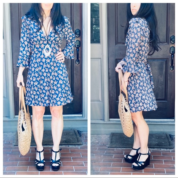 ShopEvelynne Dresses & Skirts - Beautiful tie back floral dress